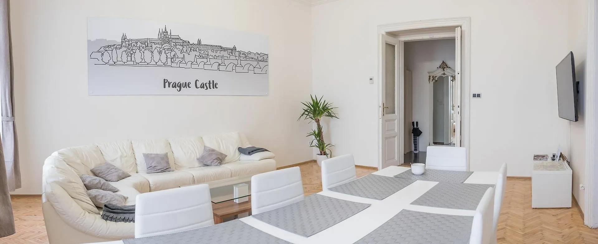 Apartments Resslova By The Dancing House Praga Repubblica Ceca